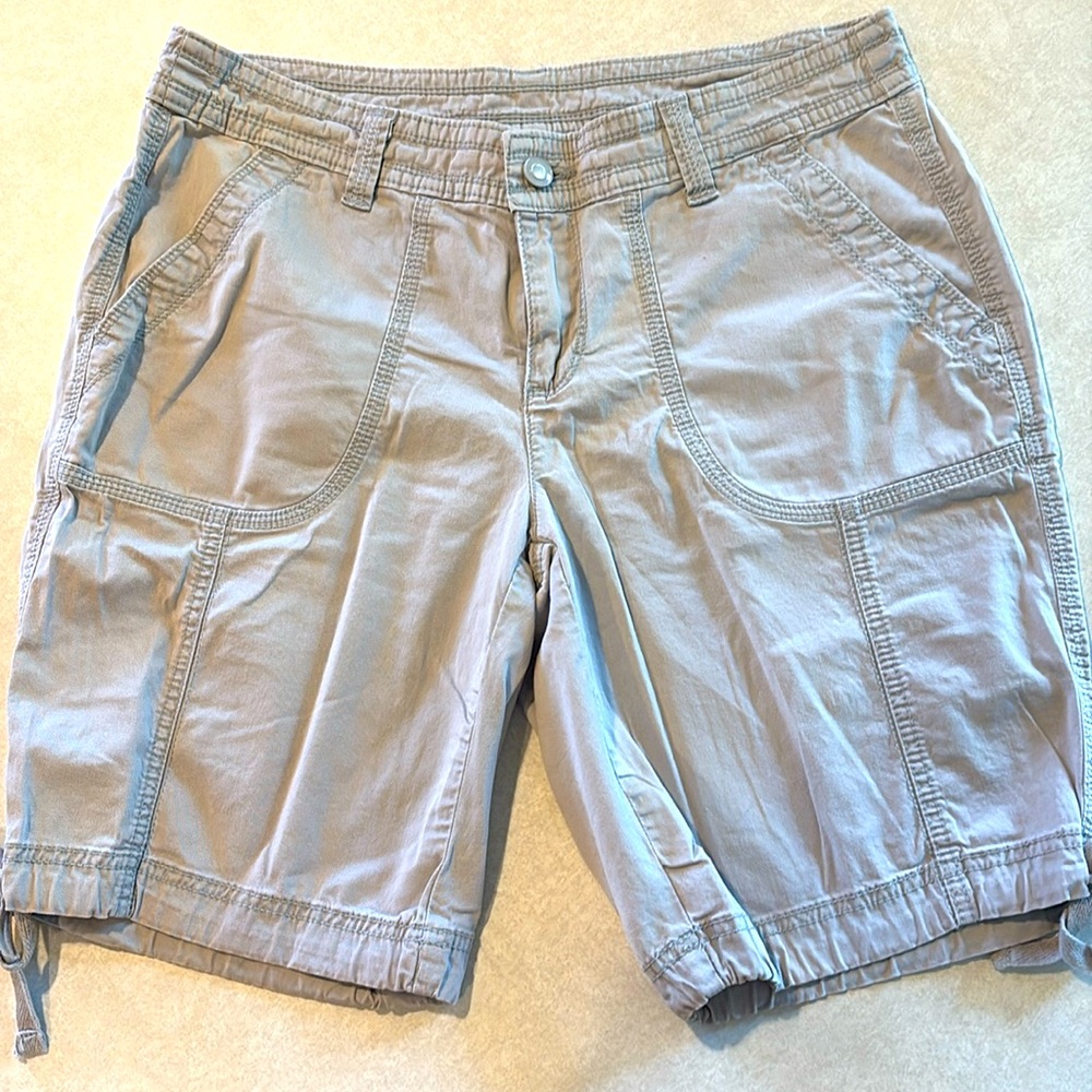 Faded Glory Gray Cargo Shorts! Inseam 9.5”